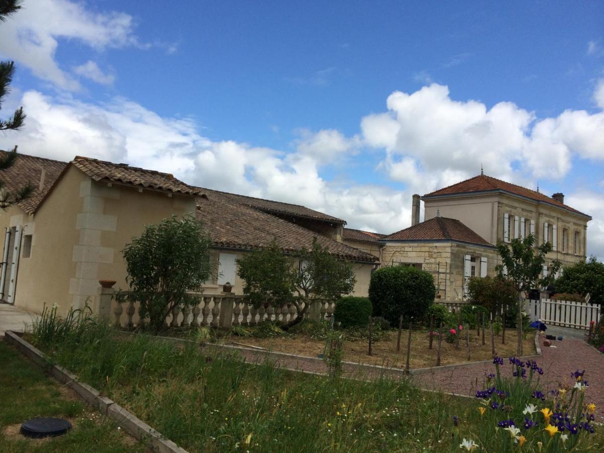 Chateau Couchebout Bed and Breakfast Pugnac Exteriör bild
